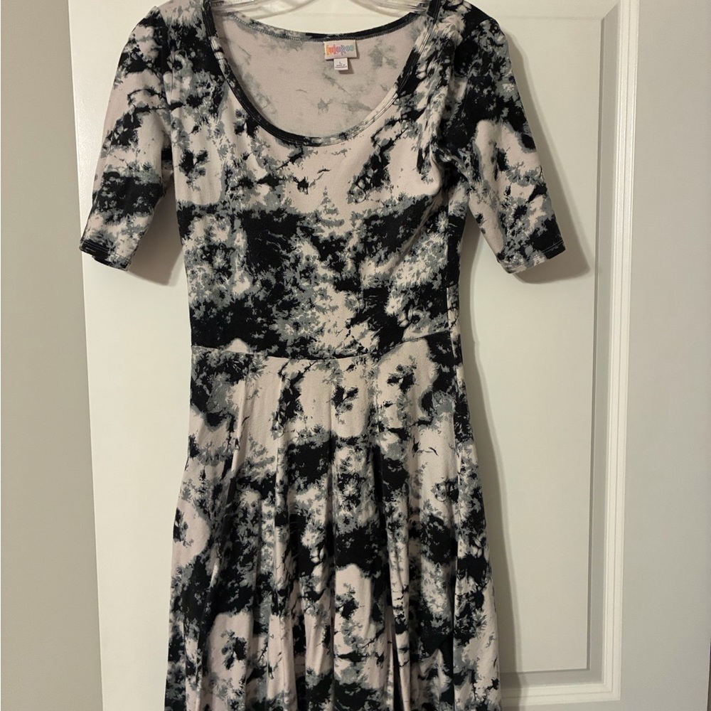 LuLaRoe Scoop Neck Midi Dress in Black and Cream Tie-Dye